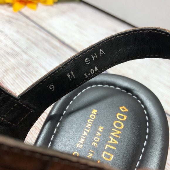 Donald J Pliner Wedge Platform Sandal - Picture 6 of 8